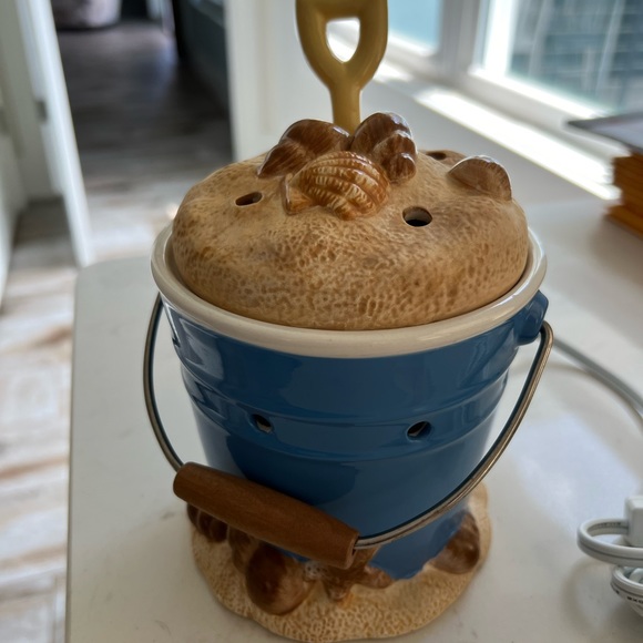 Scentsy Fun in the Sun retired full size Wax Fragrance Burner - Picture 1 of 3